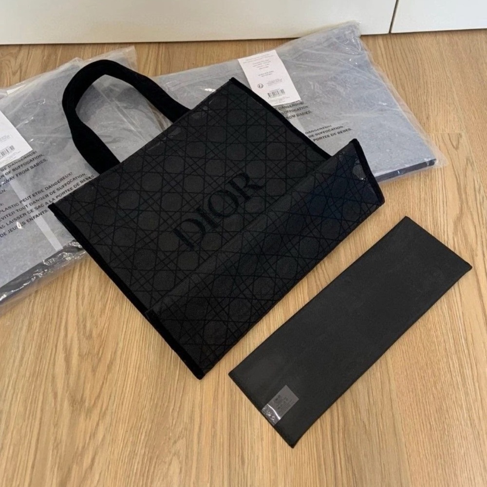 DIOR Beauty New Cannage Mesh Lace Beauty Tote Limited Edition - Picture 6 of 10